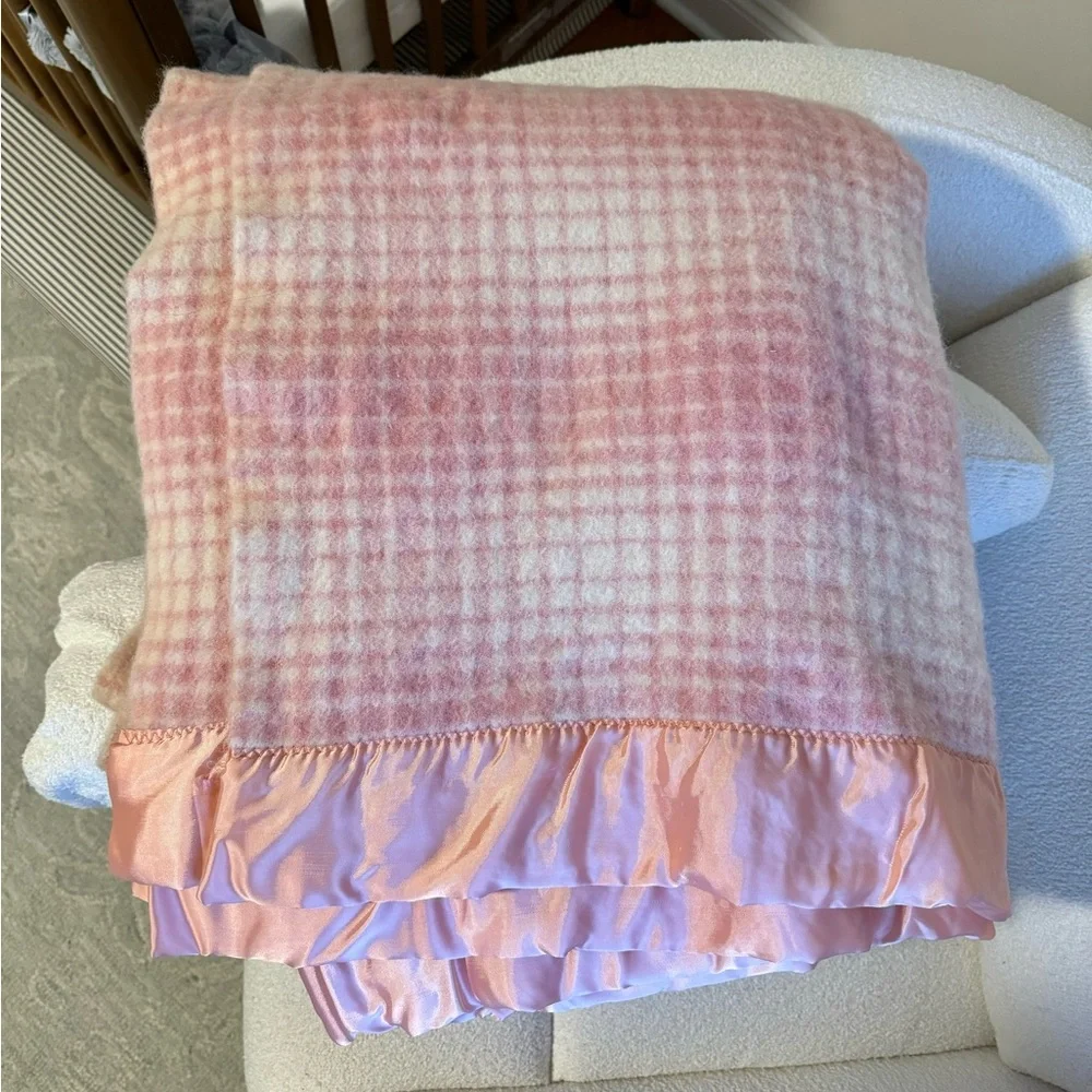 70x81 Vintage St Marys Woolen Satin Trim Blanket Pink Cream Ombre Checker Print